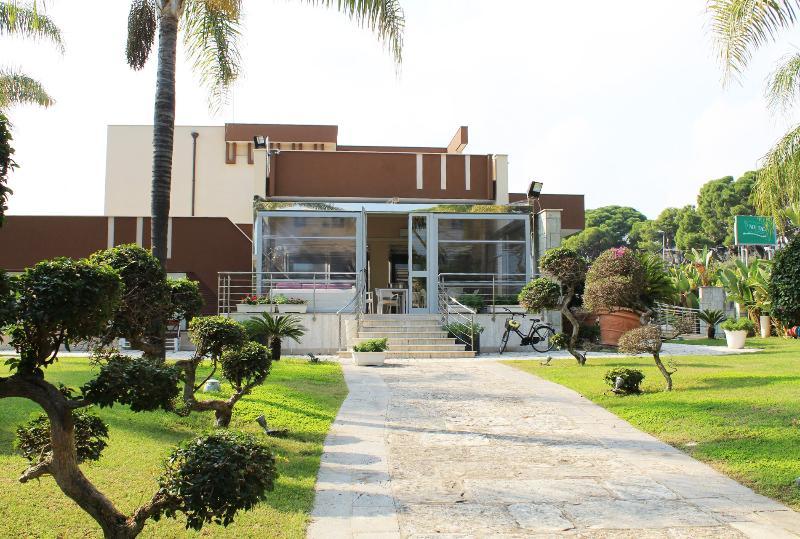 No Tag Urban Hotel Trani Εξωτερικό φωτογραφία